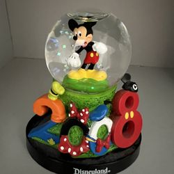 2008 Limited Edition Disney Mickey Mouse Snow Globe