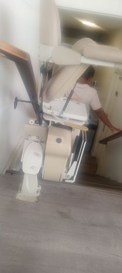 Stair lift nealy  new