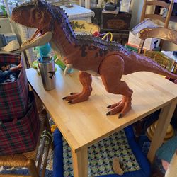 Jurassic World colossal Carnotaurus Toro