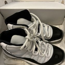 Air Jordan 11 Retro (GS) size 6