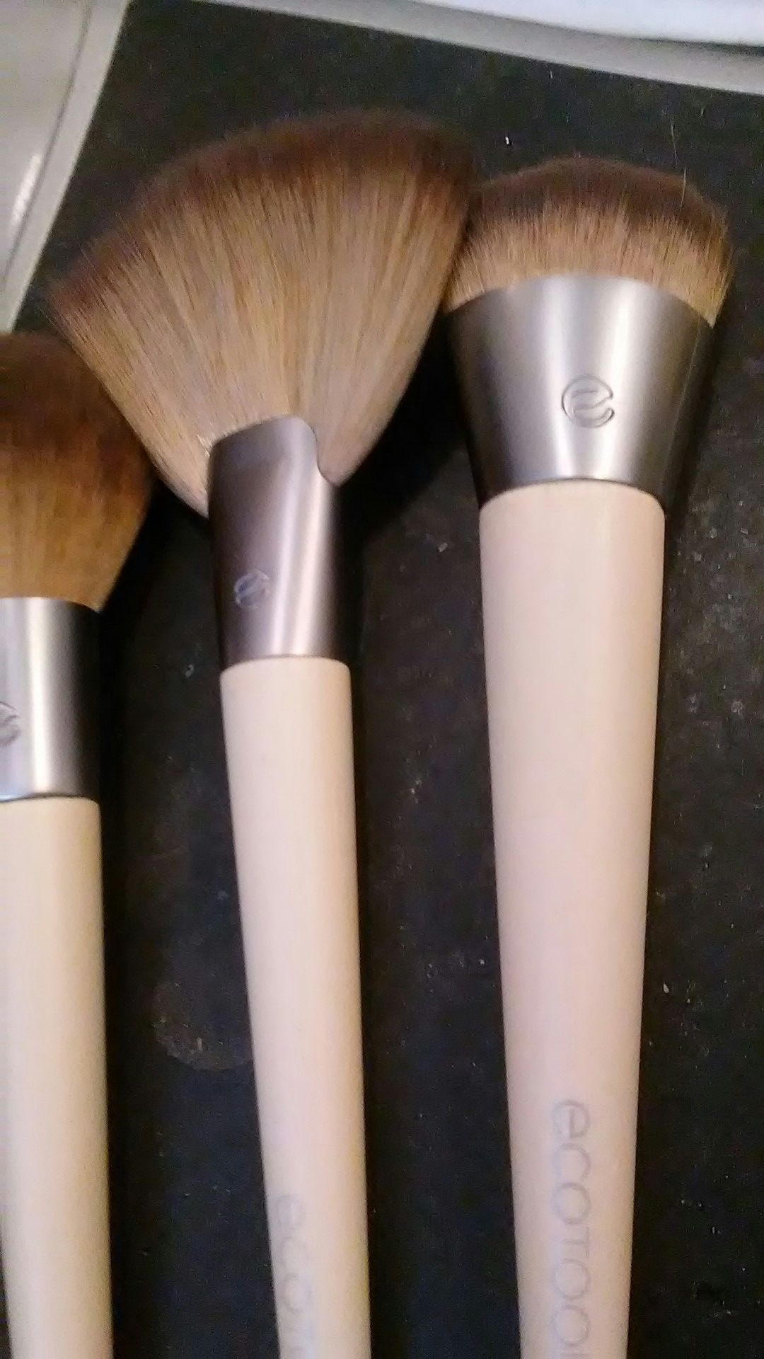 3 ECOTOOLS makeup brushes