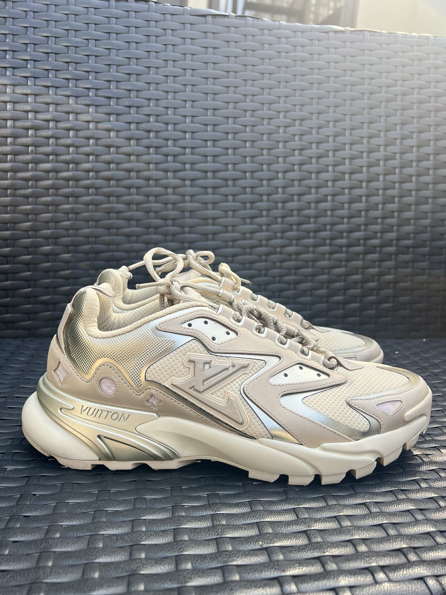 Men’s Louis Vuitton Beige Sneakers Size 10