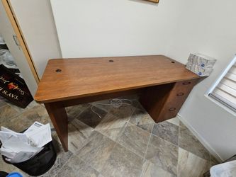 Office desk with drawers - FREE