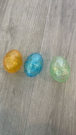 🐣 Plastic Easter Eggs – 3 Pieces