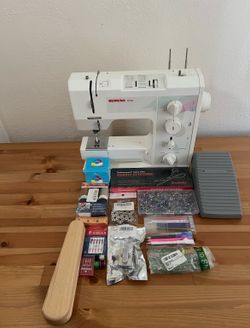 Bernina 1008 Heavy Duty sewing machine set with accessories (Missing pedal power plug)