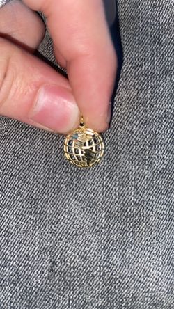 10k gold world pendant small