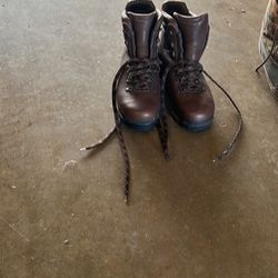 Boots size 8