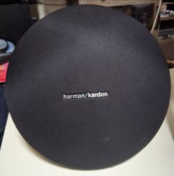 harman /kardon  portabke speaker
