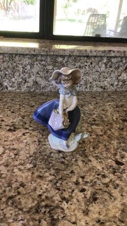 Lladro - “Pretty Pickings Girl”