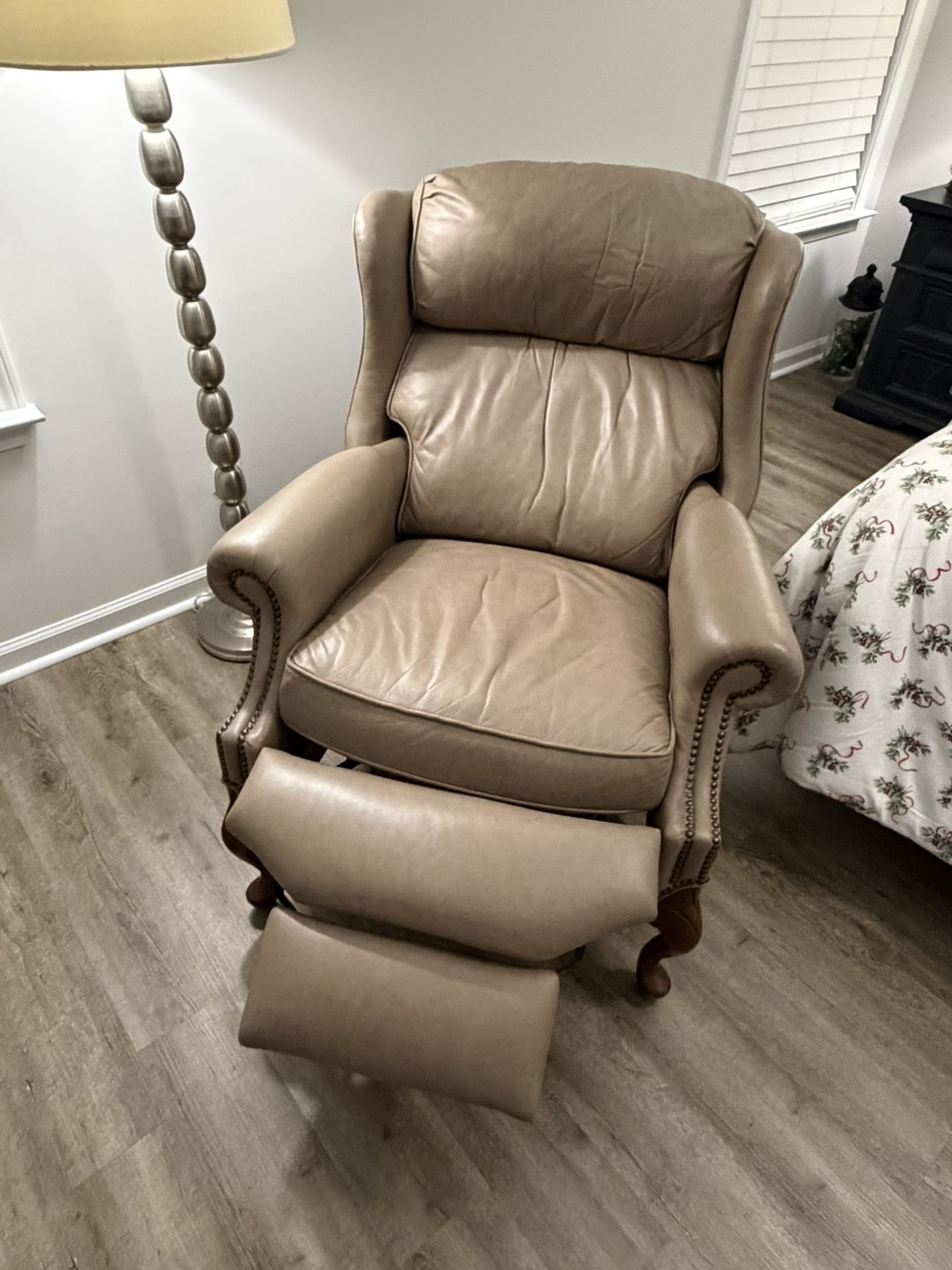 Leather Recliner for Sale         Was $200 -  $150 OBO