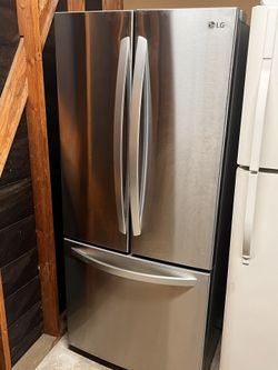 LG 30 Wide Apartament Stainless Steel Refrigerator 