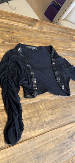 Black shrug sz small, juniors