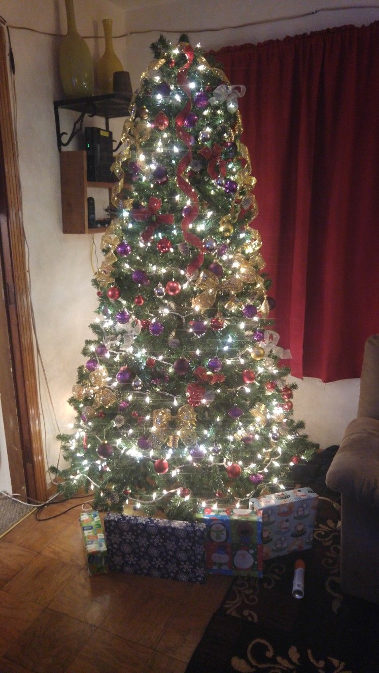 8ft Christmas Tree With Deorations