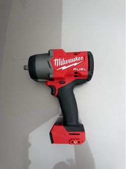 Milwuakee m18 1/2 in mid torque impact