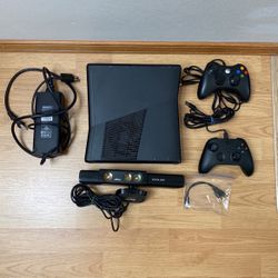 Xbox 360 S  1439 Console w/ 13 Games