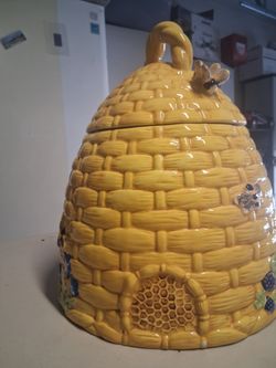 Kate Williams Basket Weave Bee Hive Cookie Jar