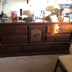 Dresser With Eight Drawers