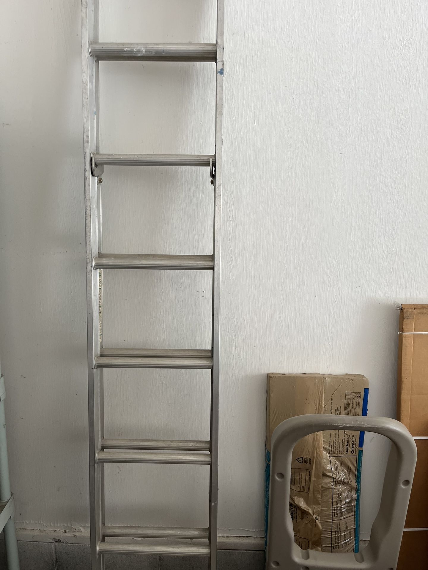 16 Foot Metal Light Weight Extension Ladder 200 lbs
