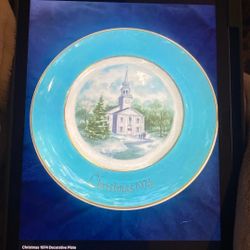 Christmas 1974 Decorative Plate