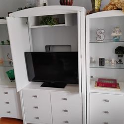 Entertainment Center- 3 Pcs 7 ‘ Widen7.5’tall, TV openings 40”X40”,lighted Sides White