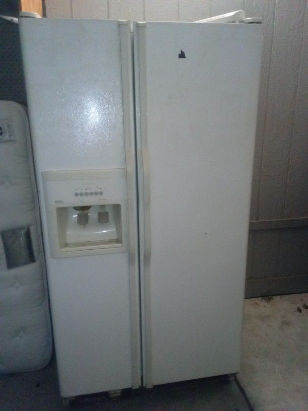 Kitchen Aid 25.3 Cu. Ft Side By Side Fridge