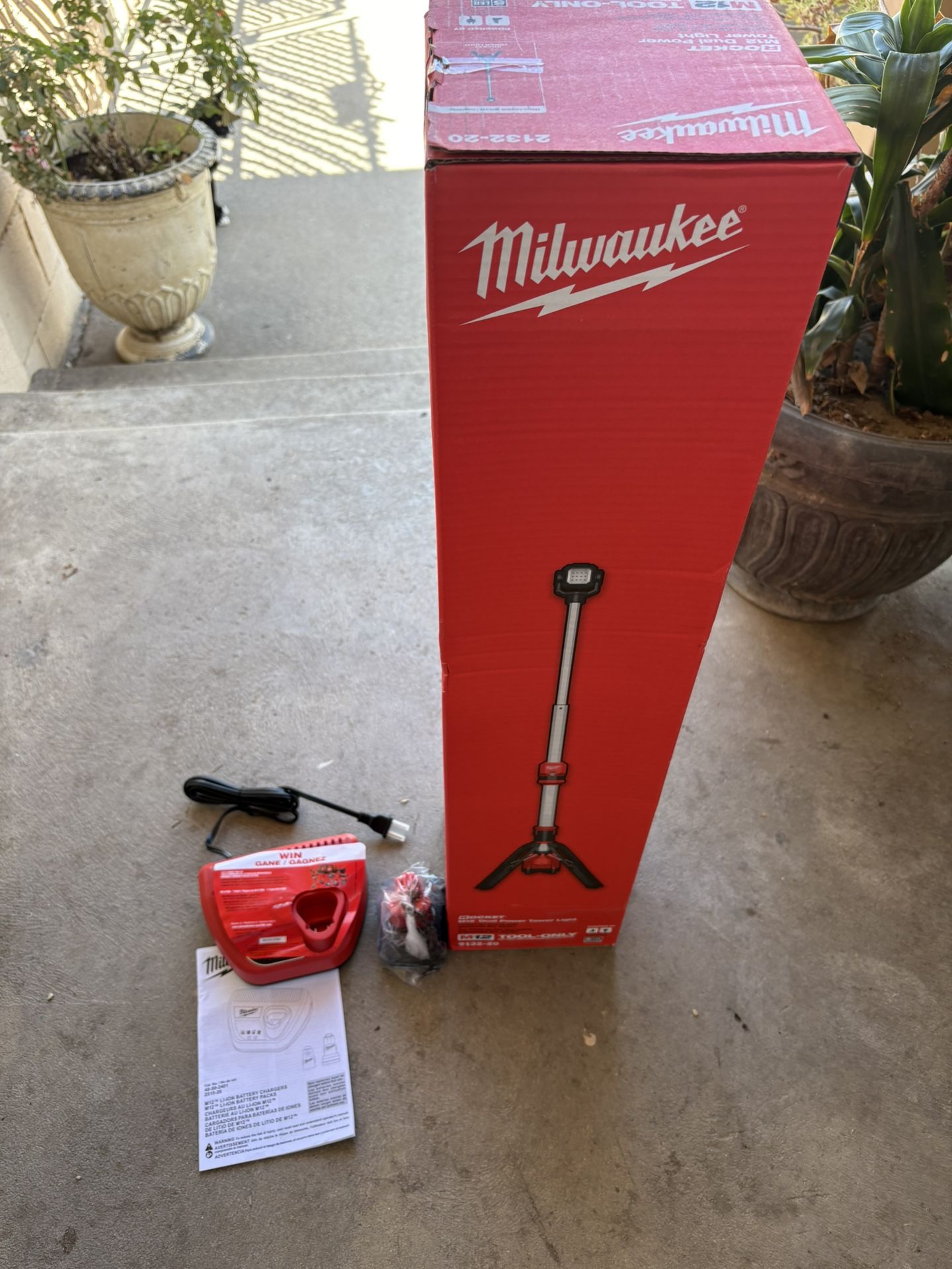 Milwaukee M-12 Rocket Dual Power Tower Light Kit