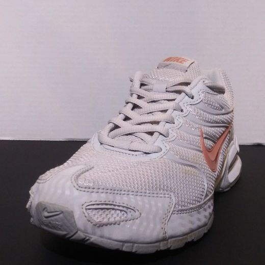 Size 8.5 Nike Torch 4 Women s Shoes Like New Little use looks