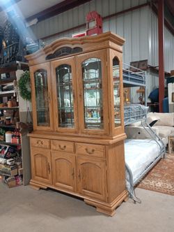 Solid Oak Vintage Hutch  (In Like New Condition)