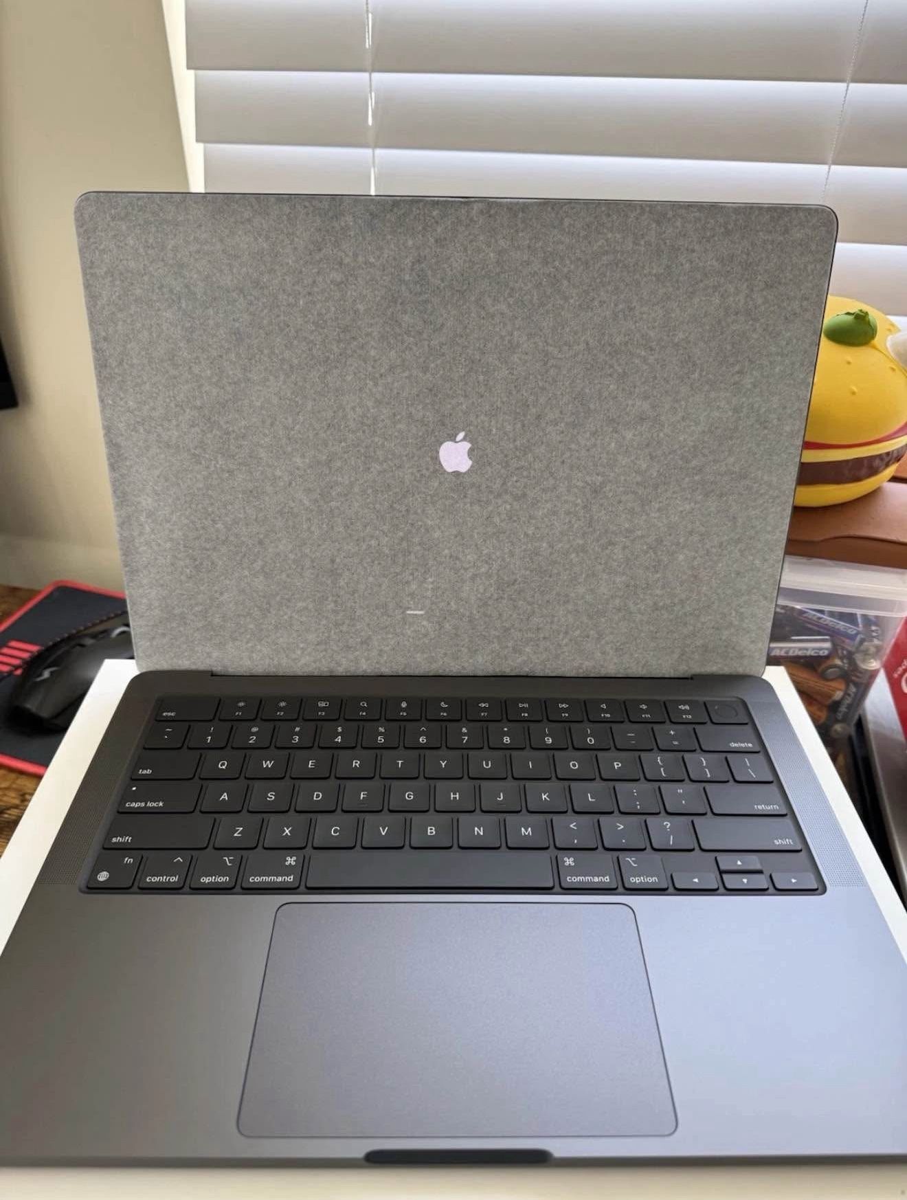 MacBook Pro 14" M3 Pro chip - 18GB Memory - 11-core CPU / 14-core GPU - 512GB SSD - Space Black