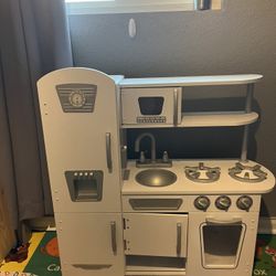 KidKraft vintage White Play Kitchen 