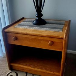 Solid OAK 1 Draw Nightstand/ Endtable