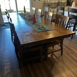 8 Chair Dinning Table