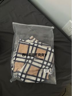 Burberry shorts -L
