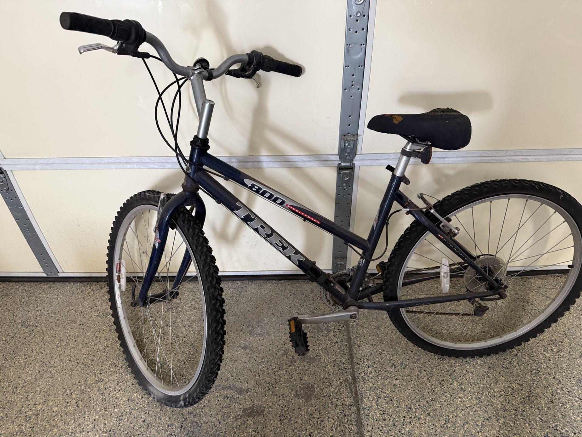 Trek 800 Mountain Bike