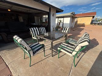 Patio table with 6 chairs and cushion,can deliver