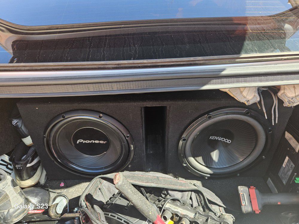 12" Dual Subwoofer And 3000 Amplifier Planet Audio