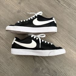 Nike Blazer Lows Size 6.5 Youth