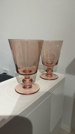 2 drinking glasses