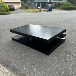 Modern style black coffee table 