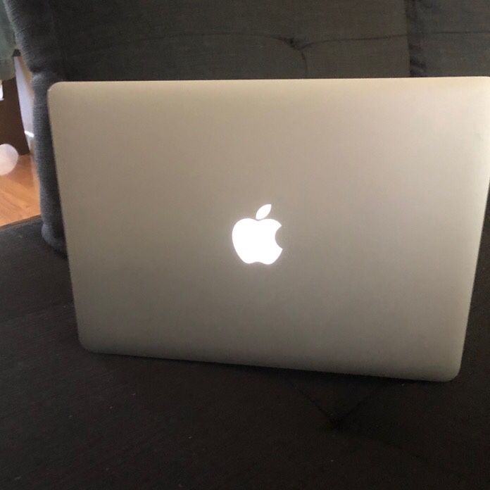 Apple MacBook Air 13.3in (early 2015)