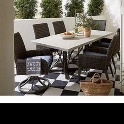 Tommy Bahama Outdoor Dining Set !!