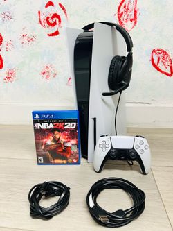 PlayStation 5 - Disc Version - 825GB , Bonus 1 Game , 1 Headset ( Used Very New )