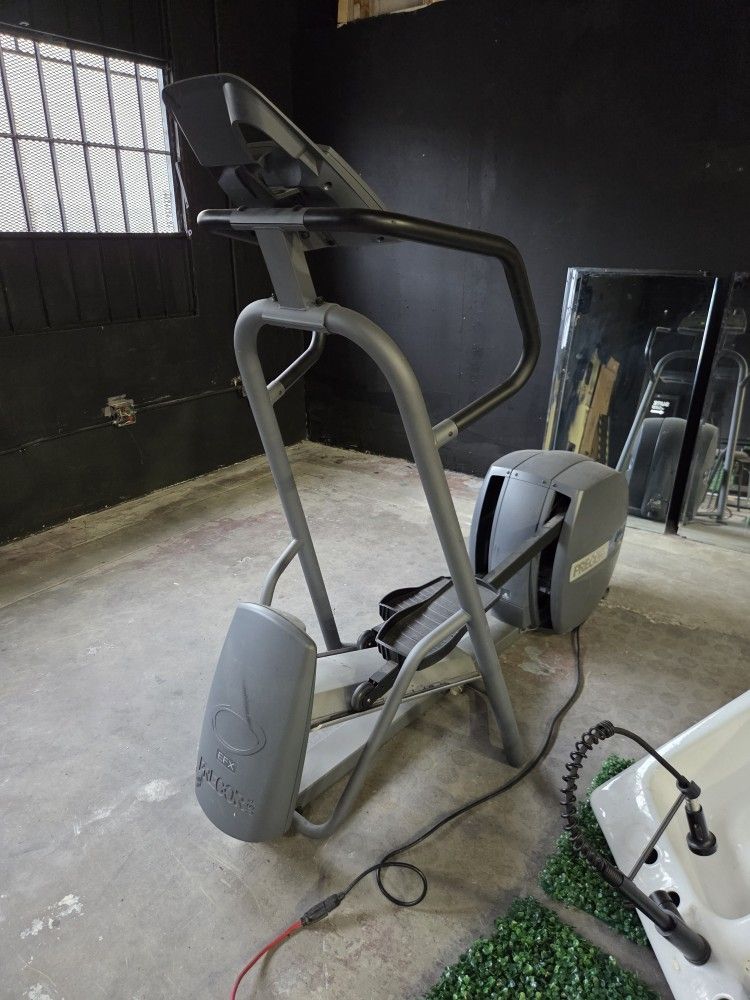 Precor EFX 5.17i Elliptical Cross-Trainer