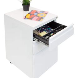 3 Drawer File Cabinet with Lock. 