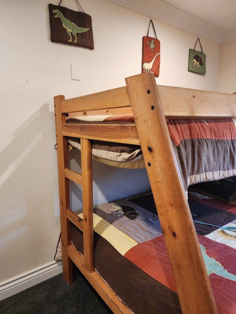 Bunk Beds w/5 Drawer Chest for Sale in Inglewood, CA OfferUp