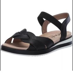 Lifestride Women's Zuri Ankle Strap Sandal  Size 9.5