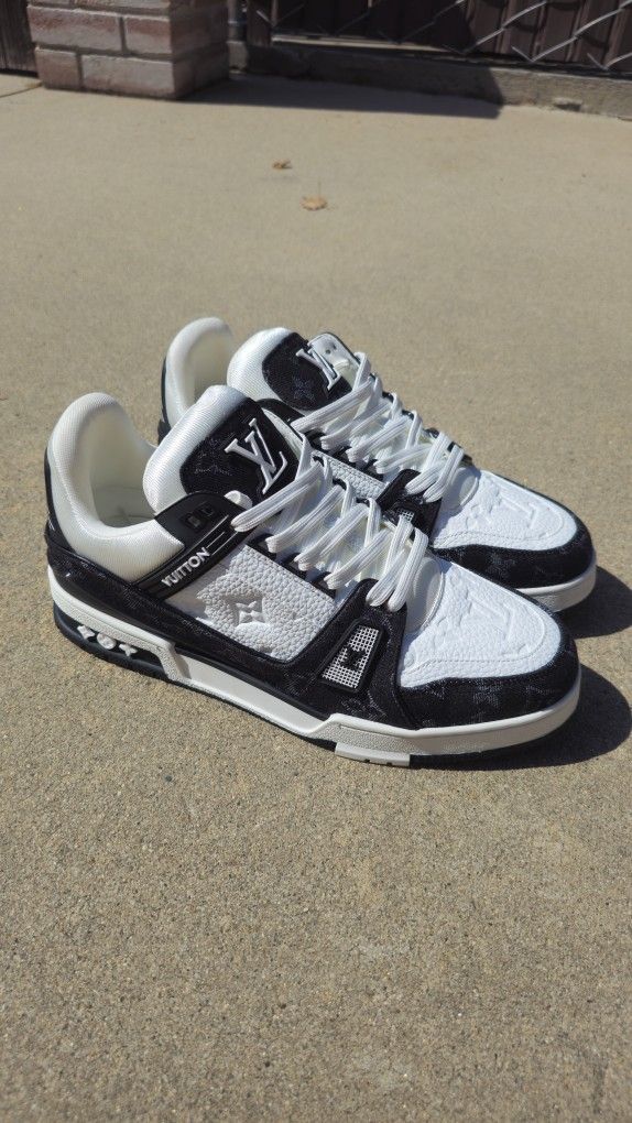 New LV Trainer Size 10