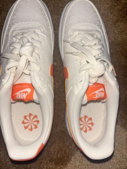 MENS 7.5 SNEAKERS WHITE ORANGE