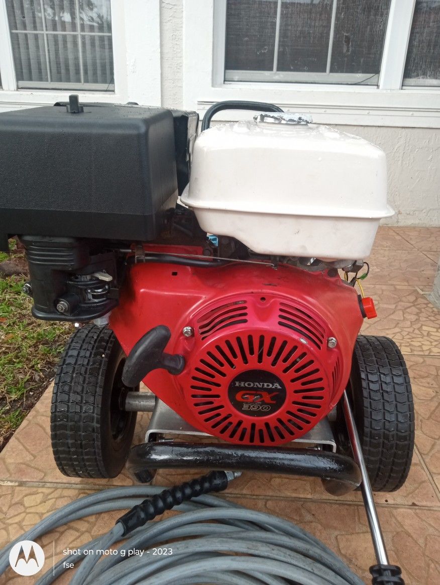 PRESSURE WASHER POWERED BY HONDA GX390 ENGINE WITH CAT PUMP 66DX40GG1