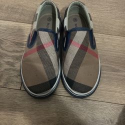 Boy Burberry shoes 